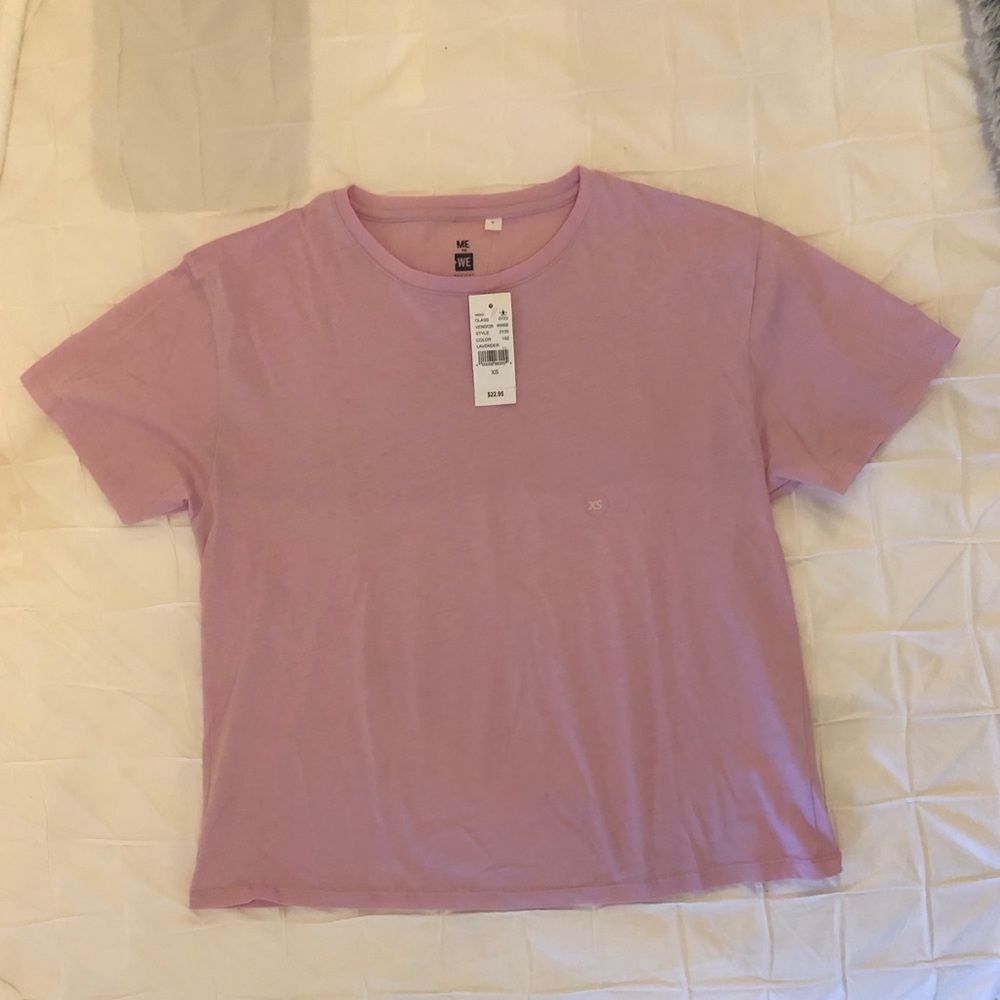 pink t-shirt